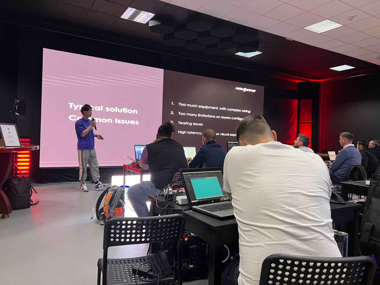 Colaborarea cu NovaStar, producator global de soluții de control si procesare pentru ecrane LED, permite LEDROM să ofere soluții avansate și personalizate pentru diverse aplicații.